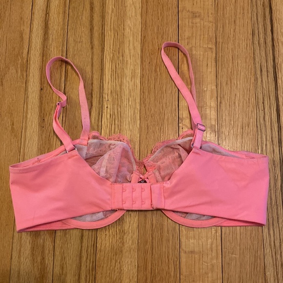 Victoria’s Secret Bra - Picture 5 of 11